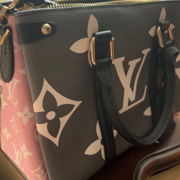 Handbags - Trifold Handbag